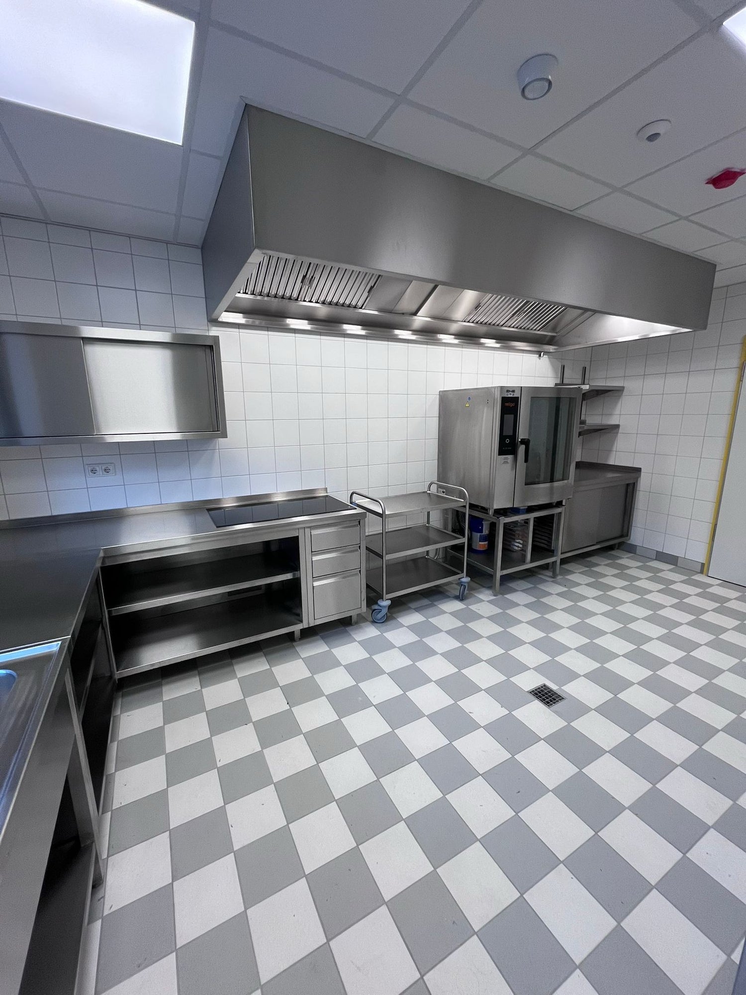 Eine neue von TIMMER maßgefertigte Küche für die Gastronomie