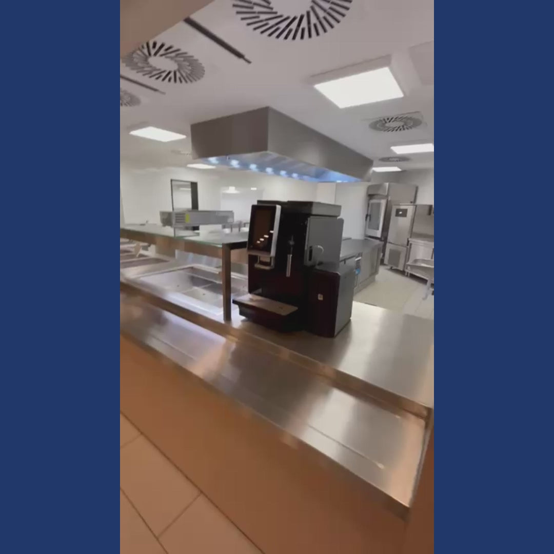 Eine von TIMMER gebaute neue Betriebsküche mit Ausgabe